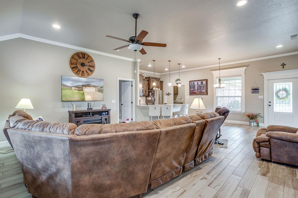 2204 Snake River Drive, Granbury, TX 76048