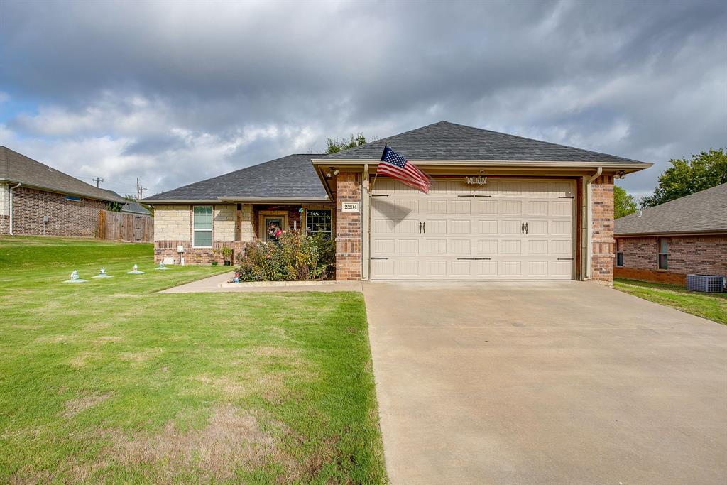 2204 Snake River Drive, Granbury, TX 76048