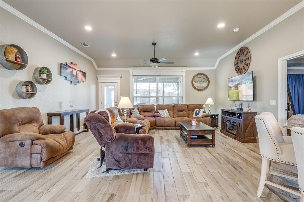 2204 Snake River Drive, Granbury, TX 76048