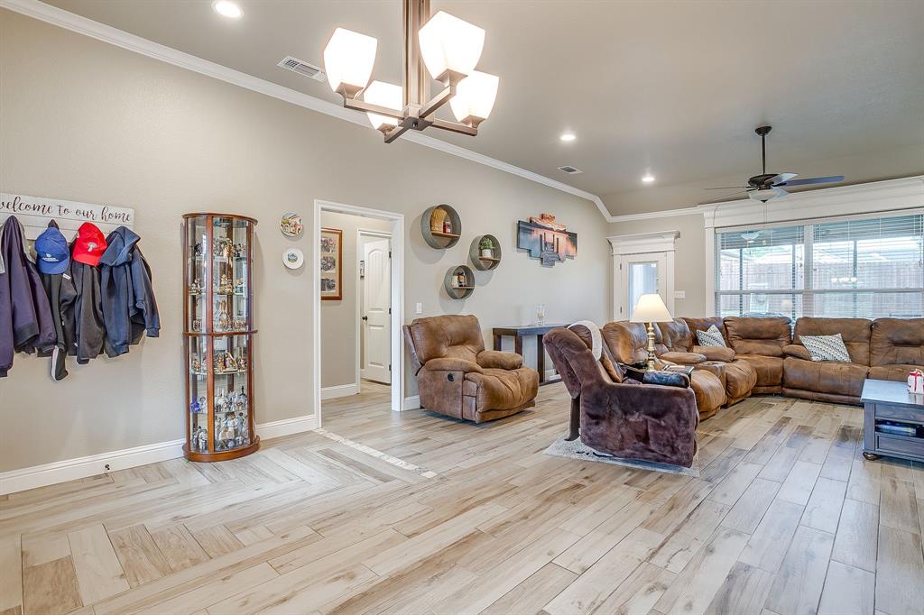 2204 Snake River Drive, Granbury, TX 76048