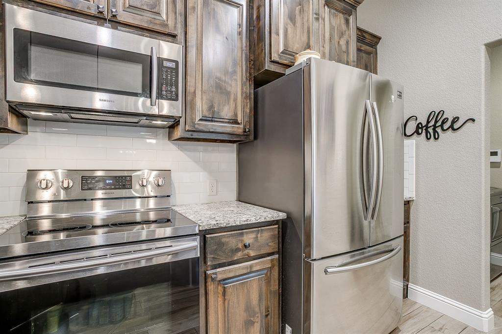 2204 Snake River Drive, Granbury, TX 76048