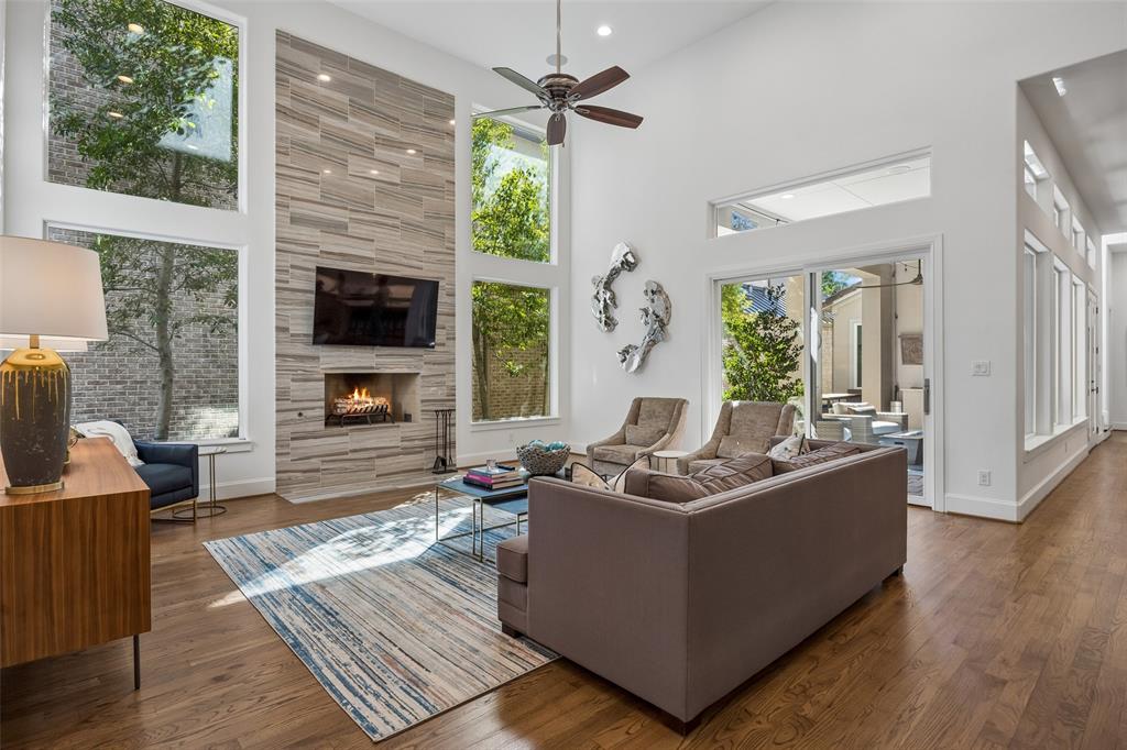 4509 Normandy - Tom Hughes Team - Living Room