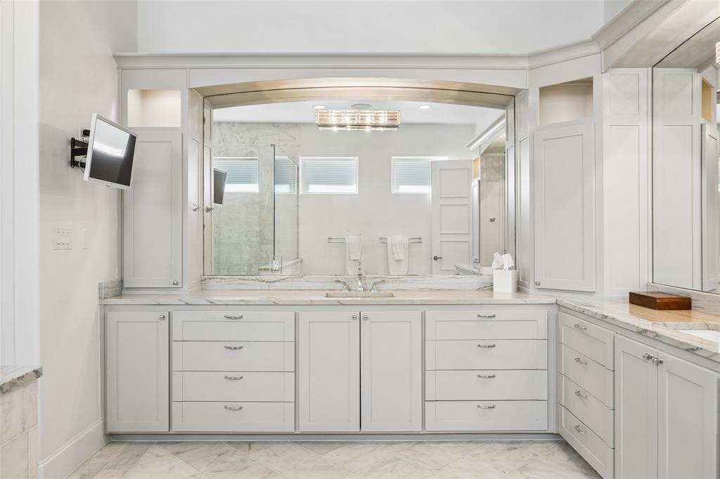 4509 Normandy - Tom Hughes Team - Primary Bathroom