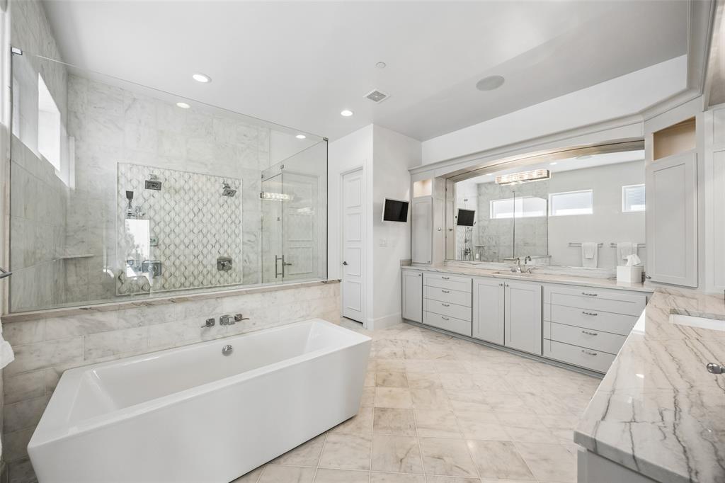 4509 Normandy - Tom Hughes Team - Primary Bathroom