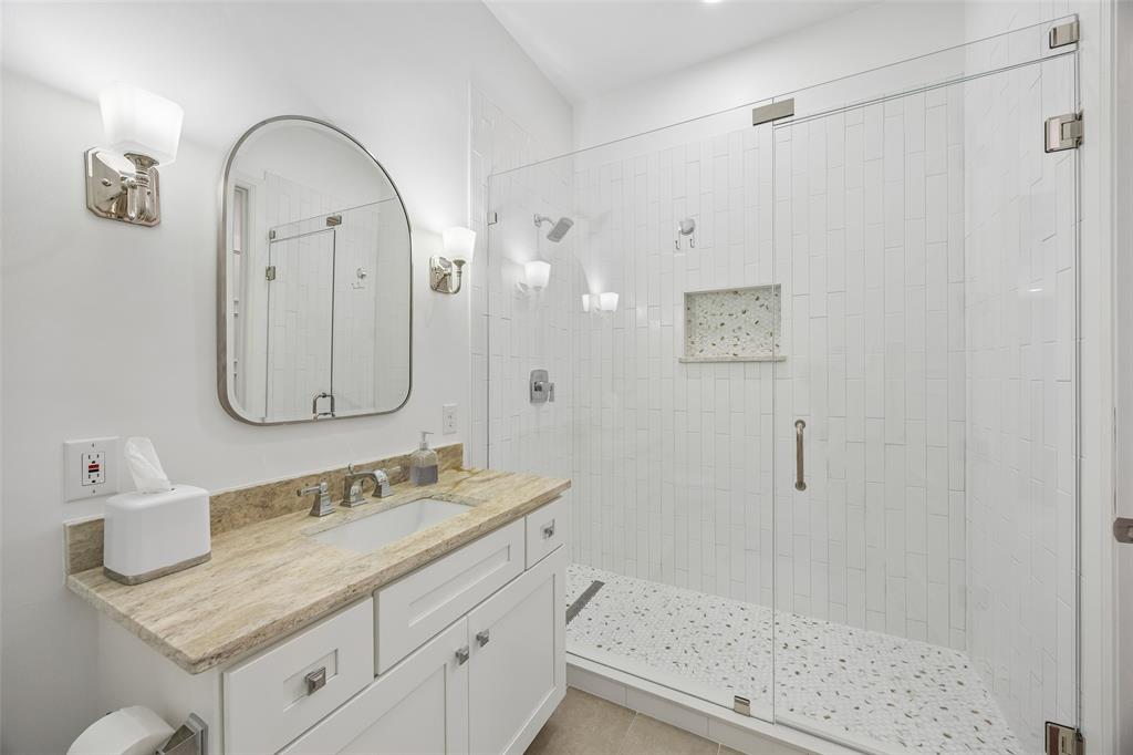 4509 Normandy - Tom Hughes Team - Bathroom