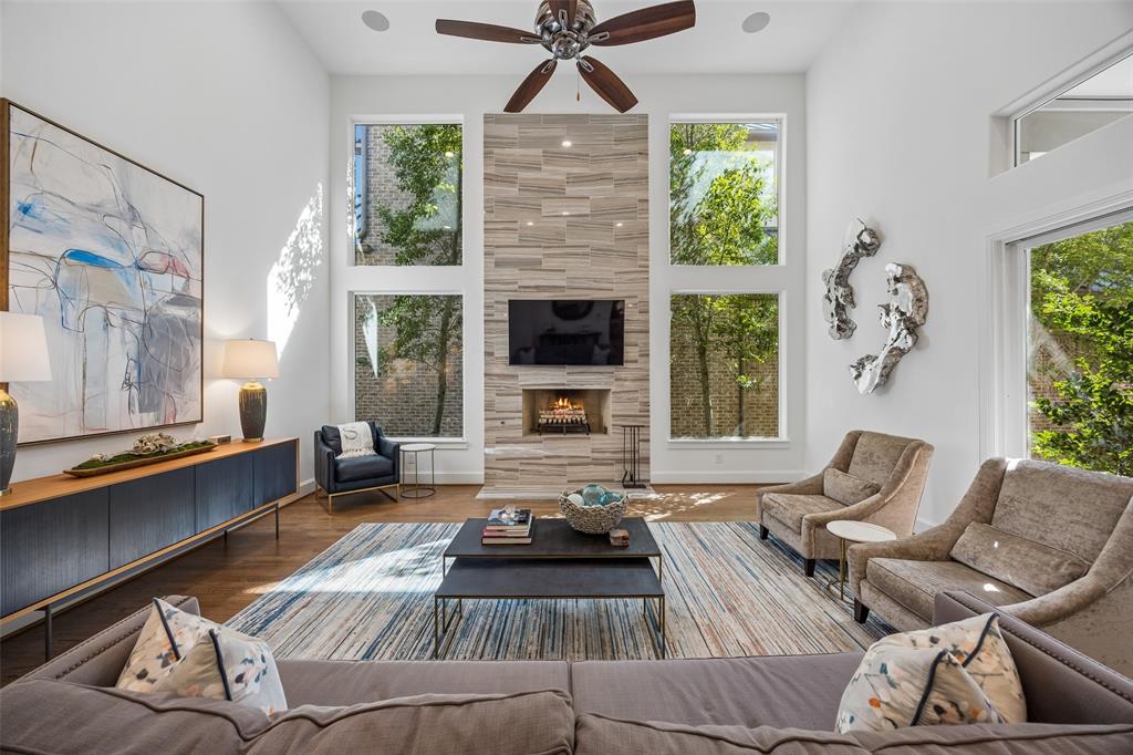 4509 Normandy - Tom Hughes Team - Living Room