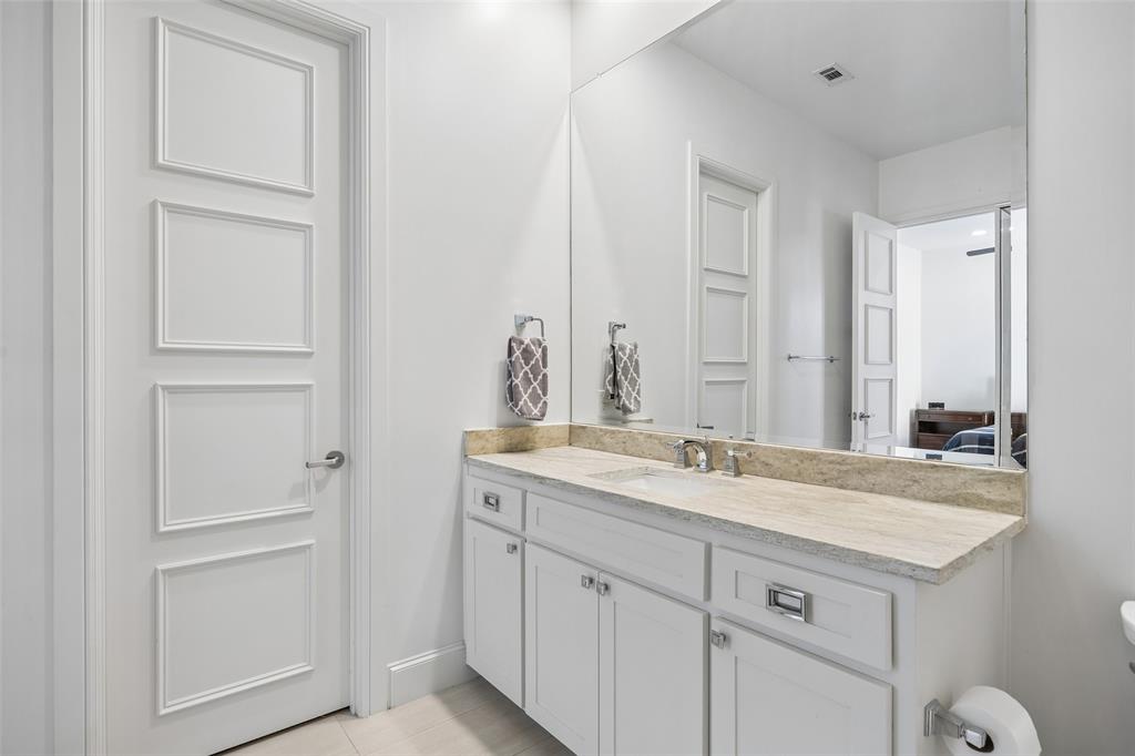 4509 Normandy - Tom Hughes Team - Bathroom