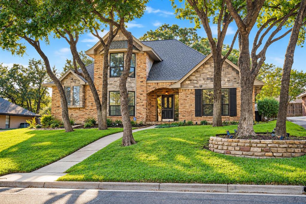 2110 Emerald Lake Drive, Arlington, TX 76013