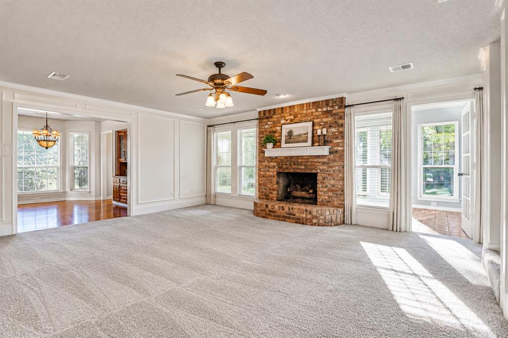 2110 Emerald Lake Drive, Arlington, TX 76013