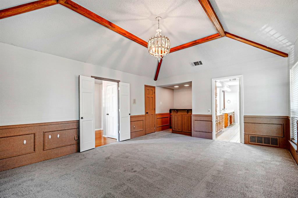 2110 Emerald Lake Drive, Arlington, TX 76013