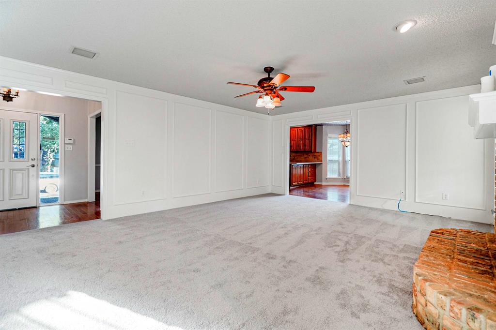 2110 Emerald Lake Drive, Arlington, TX 76013