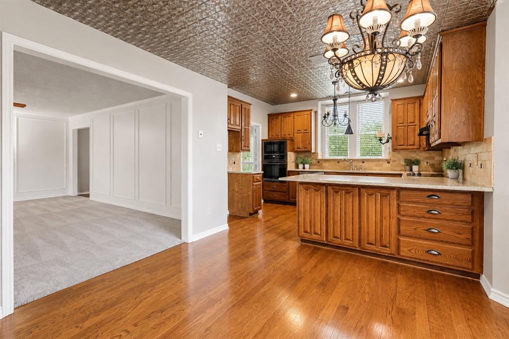 2110 Emerald Lake Drive, Arlington, TX 76013