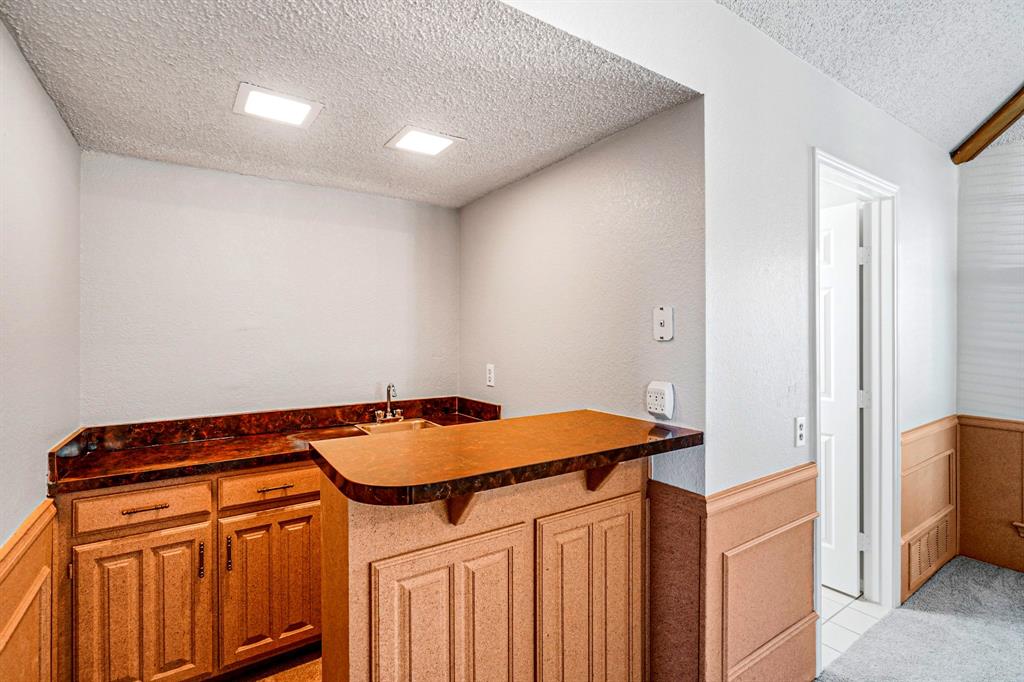 2110 Emerald Lake Drive, Arlington, TX 76013