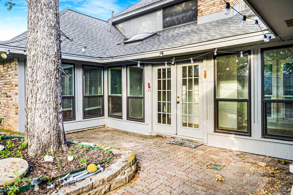 2110 Emerald Lake Drive, Arlington, TX 76013
