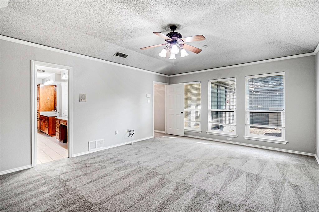 2110 Emerald Lake Drive, Arlington, TX 76013