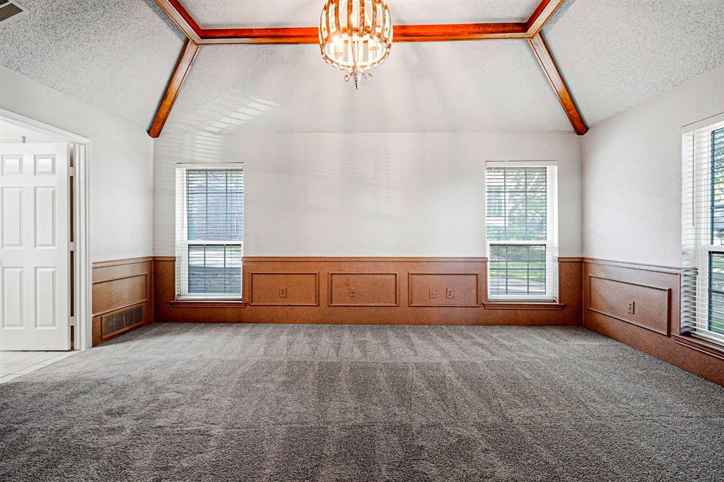 2110 Emerald Lake Drive, Arlington, TX 76013