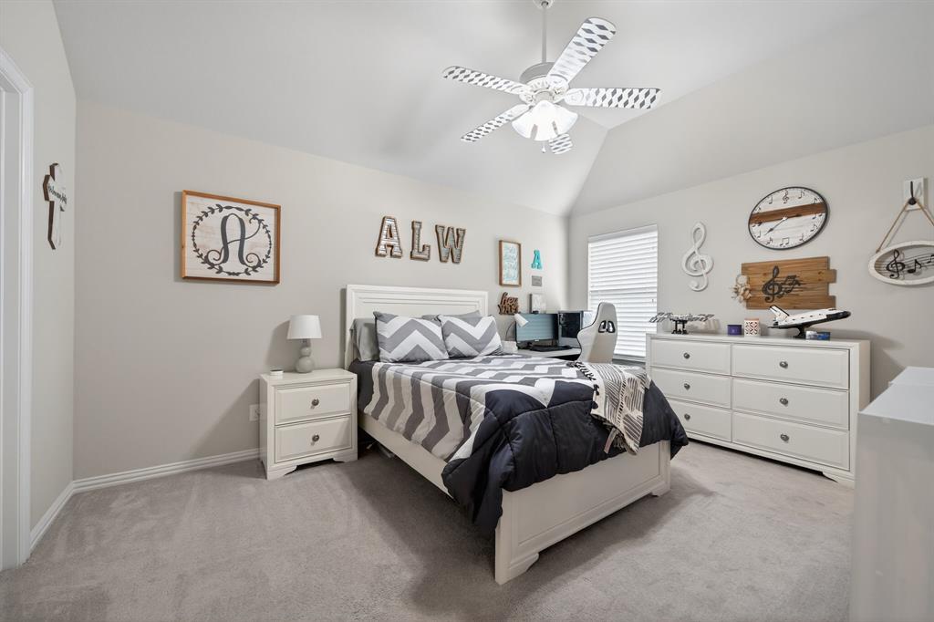 Upstairs bedroom with en-suite bathroom