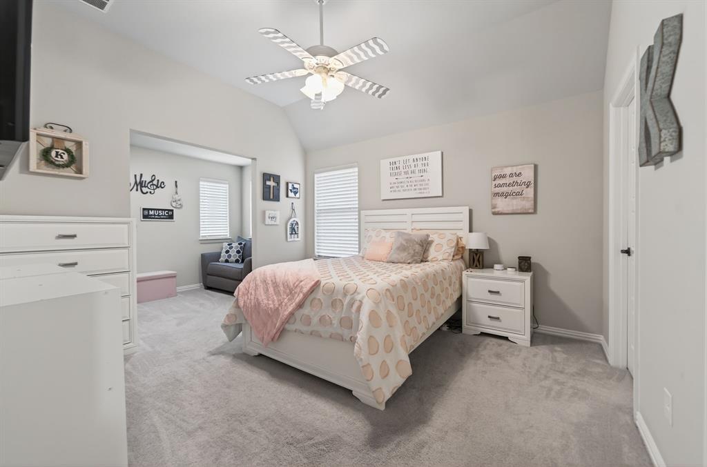 Upstairs bedroom with en-suite bathroom