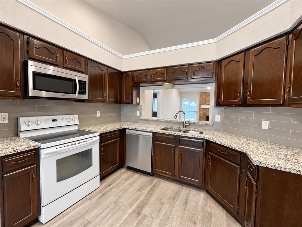 1038 Cedar Run Drive, Duncanville, TX 75137