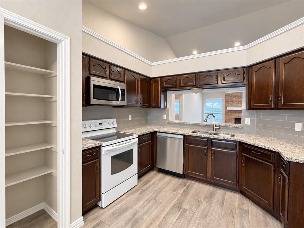 1038 Cedar Run Drive, Duncanville, TX 75137