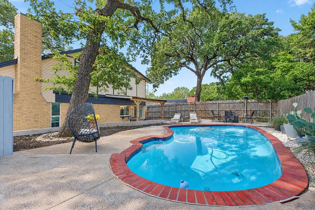 2801 Meandering Way, Bedford, TX 76021