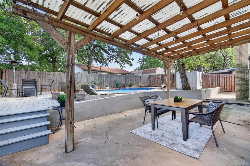 2801 Meandering Way, Bedford, TX 76021