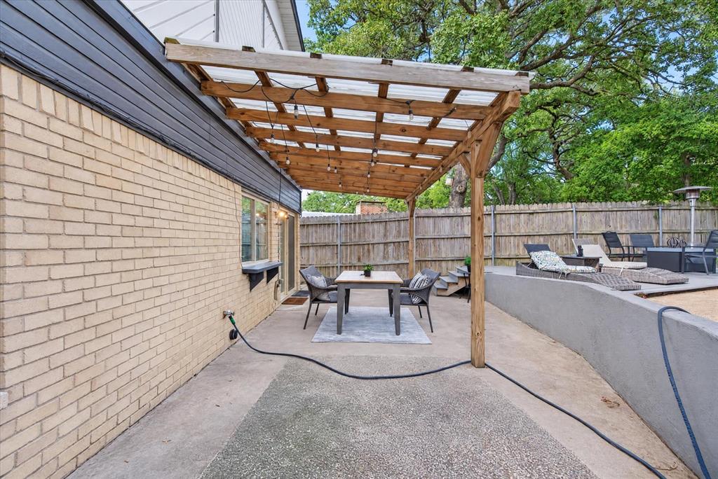 2801 Meandering Way, Bedford, TX 76021
