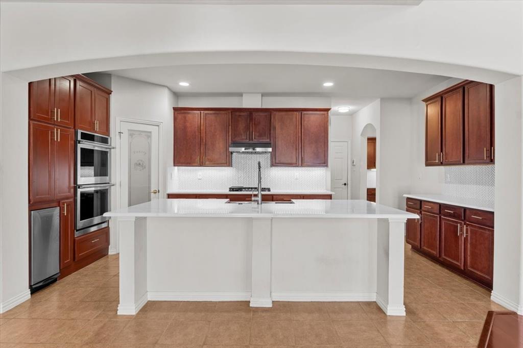 1129 Northlake Drive, DeSoto, TX 75115