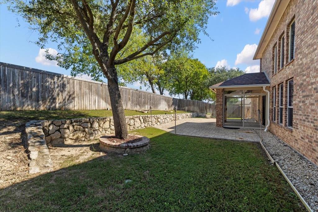 1129 Northlake Drive, DeSoto, TX 75115