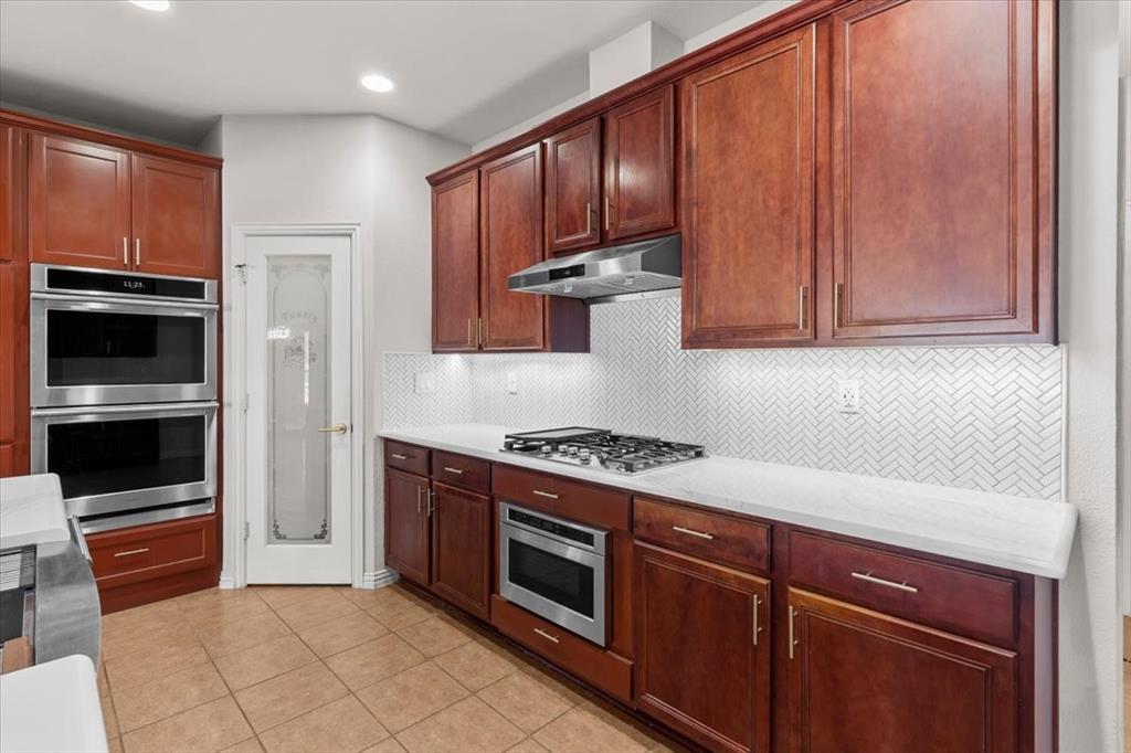 1129 Northlake Drive, DeSoto, TX 75115