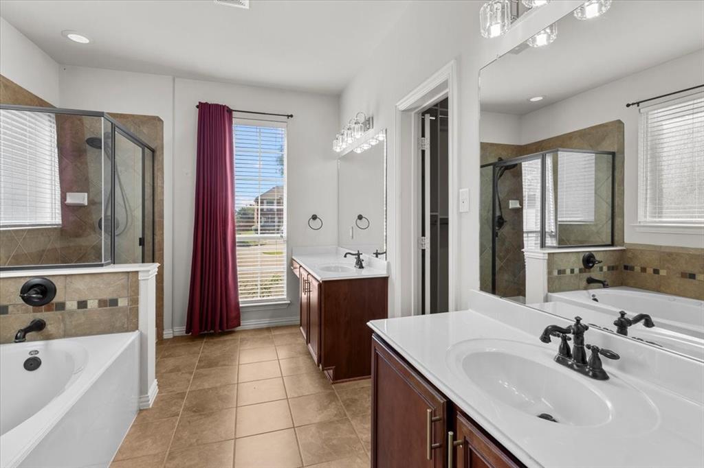 1129 Northlake Drive, DeSoto, TX 75115