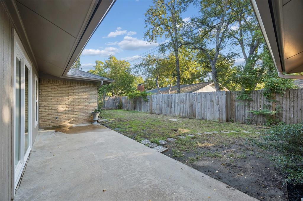 1710 Green Oaks Drive, Irving, TX 75061