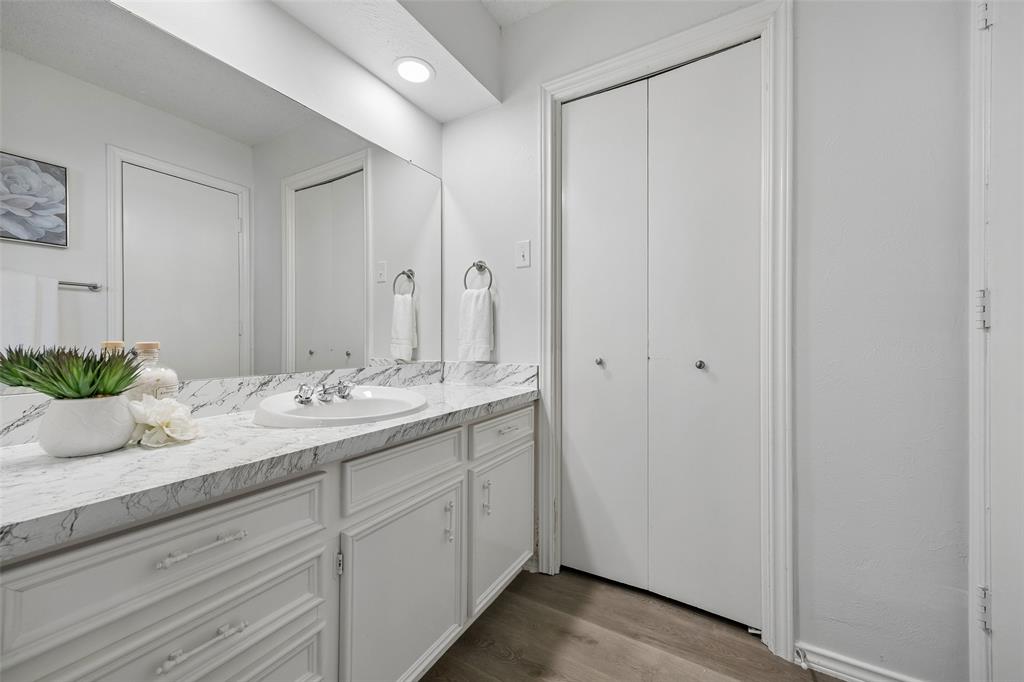1710 Green Oaks Drive, Irving, TX 75061