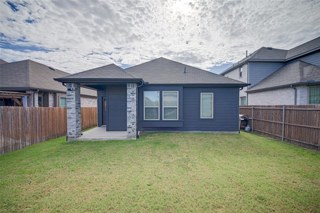 3911 Spencer Lane, Heartland, TX 75126