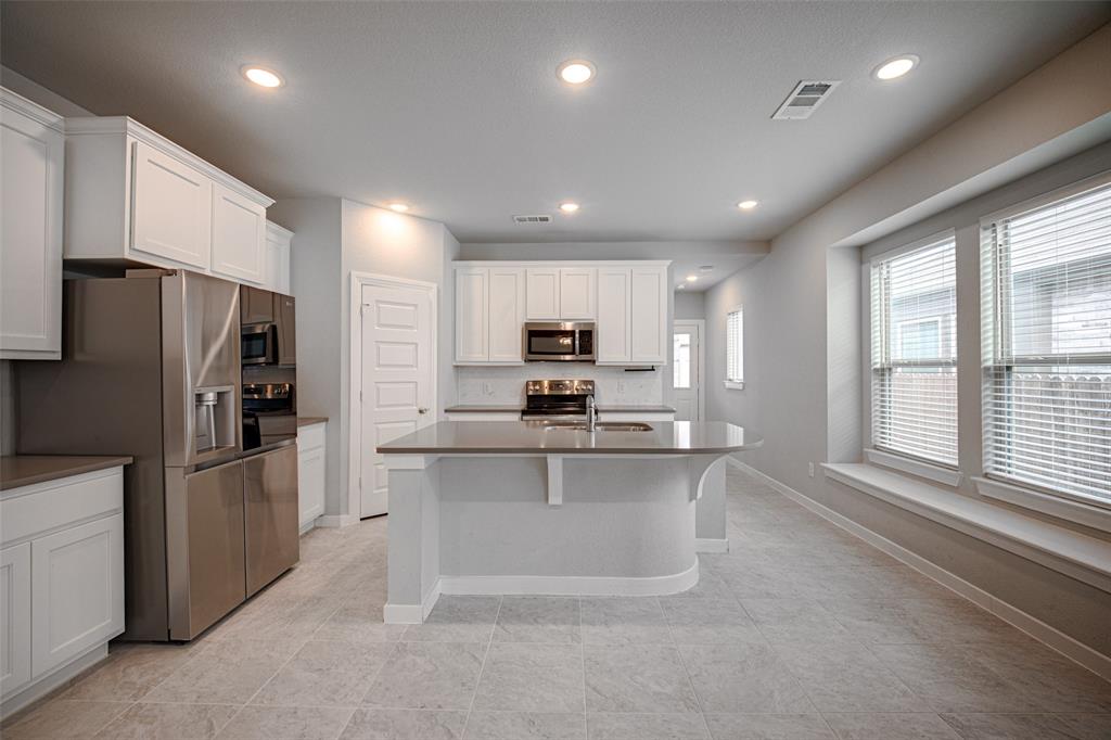 3911 Spencer Lane, Heartland, TX 75126