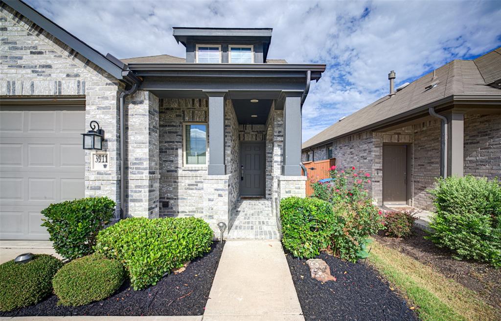 3911 Spencer Lane, Heartland, TX 75126