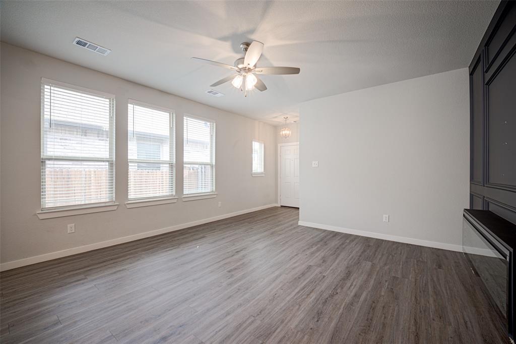 3911 Spencer Lane, Heartland, TX 75126