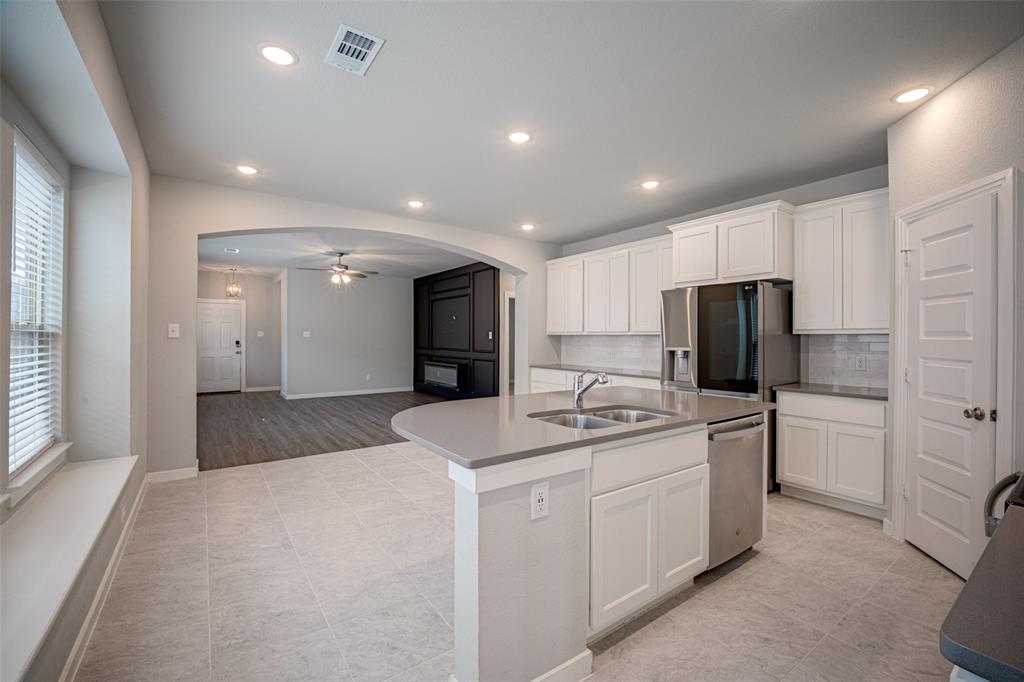 3911 Spencer Lane, Heartland, TX 75126