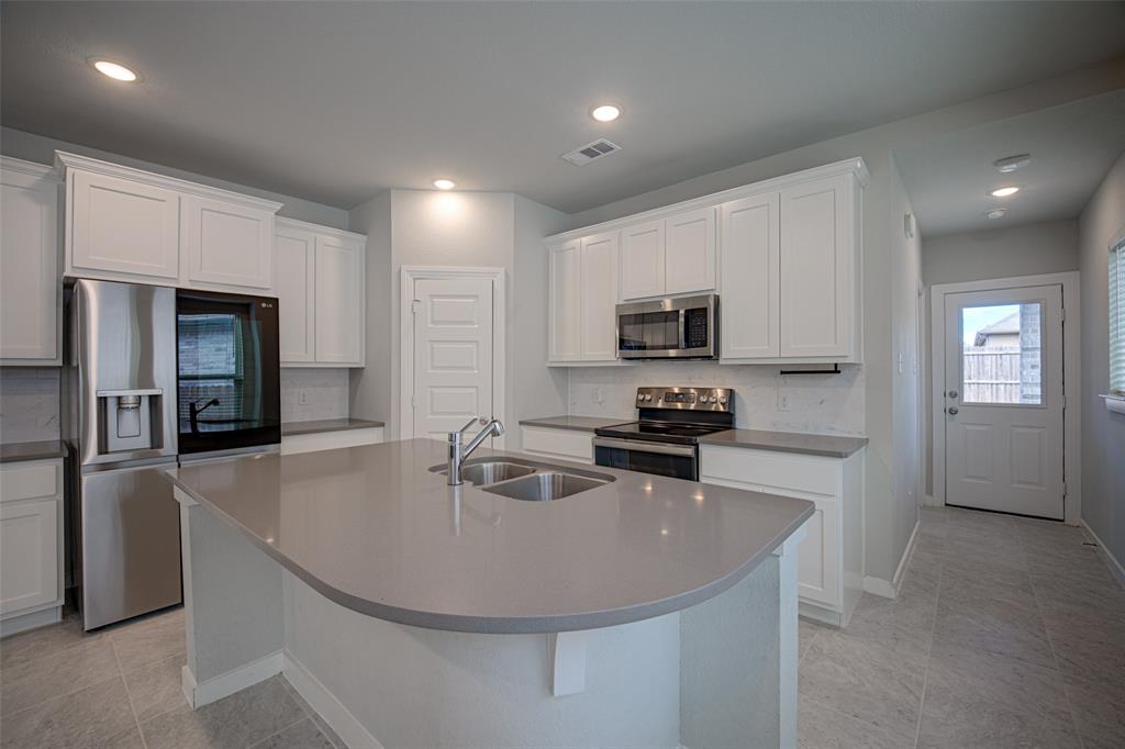3911 Spencer Lane, Heartland, TX 75126