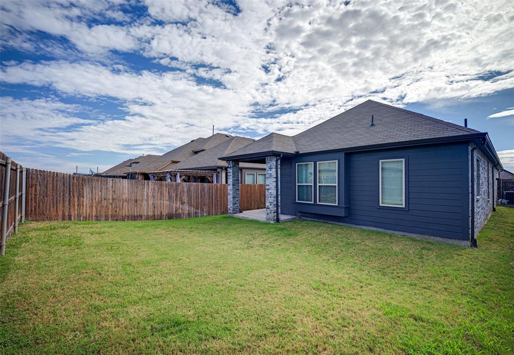3911 Spencer Lane, Heartland, TX 75126