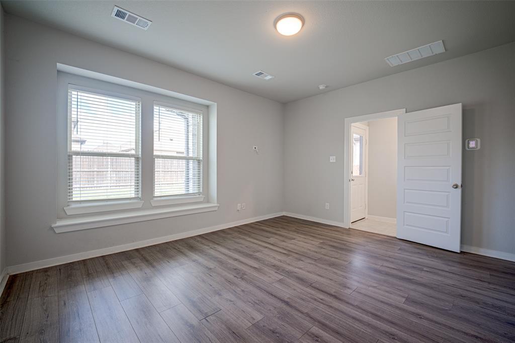 3911 Spencer Lane, Heartland, TX 75126
