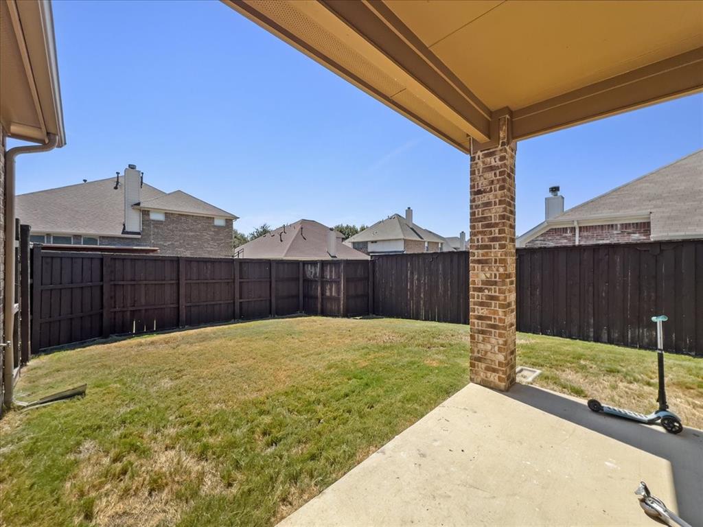 Covered Patio & Backyard