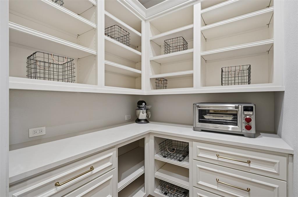 4105 Walnut Meadow Lane, Dallas, TX 75229