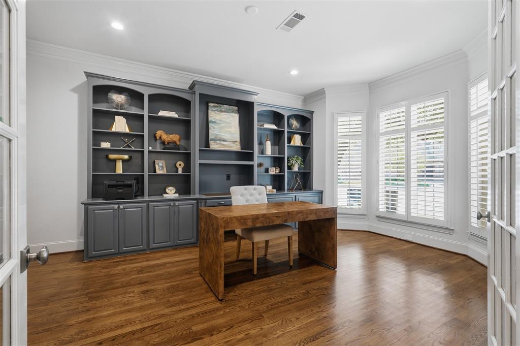 4105 Walnut Meadow Lane, Dallas, TX 75229