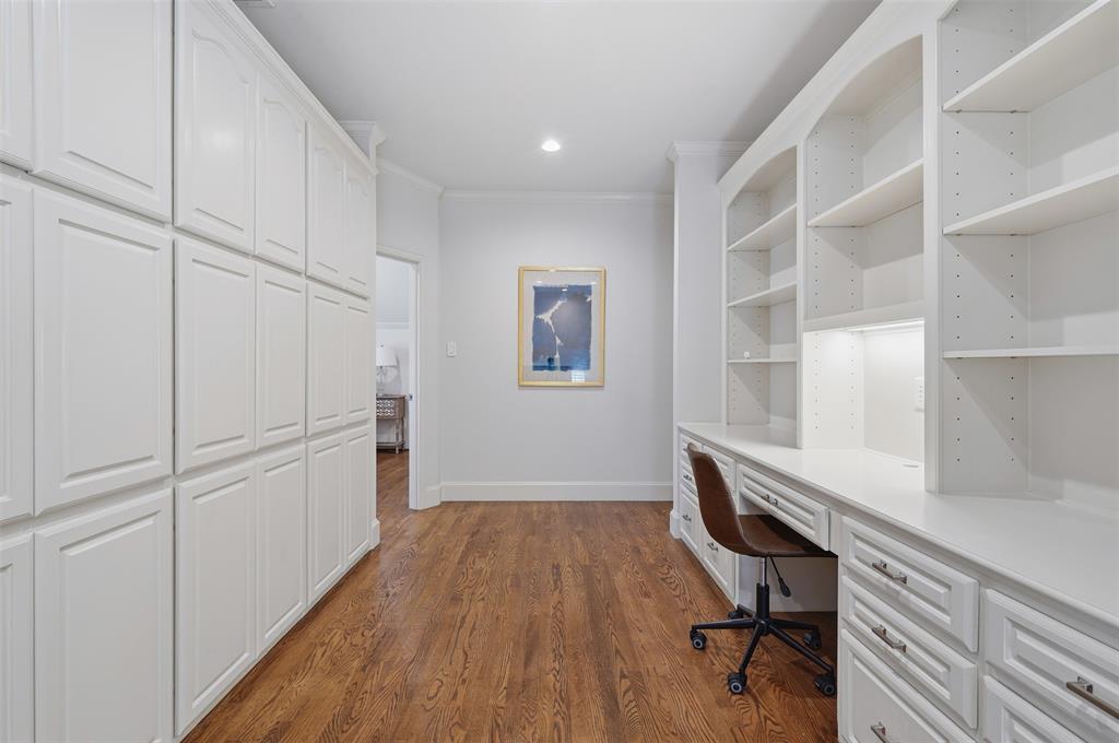 4105 Walnut Meadow Lane, Dallas, TX 75229