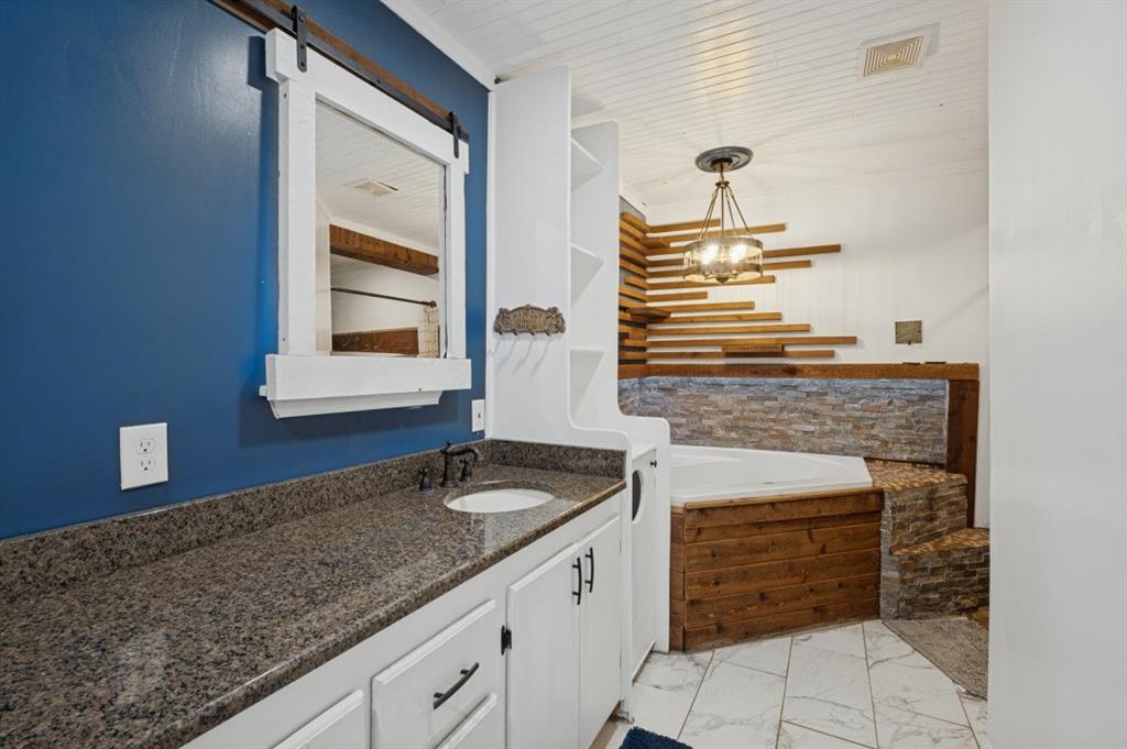 Barndominium Primary Bathroom