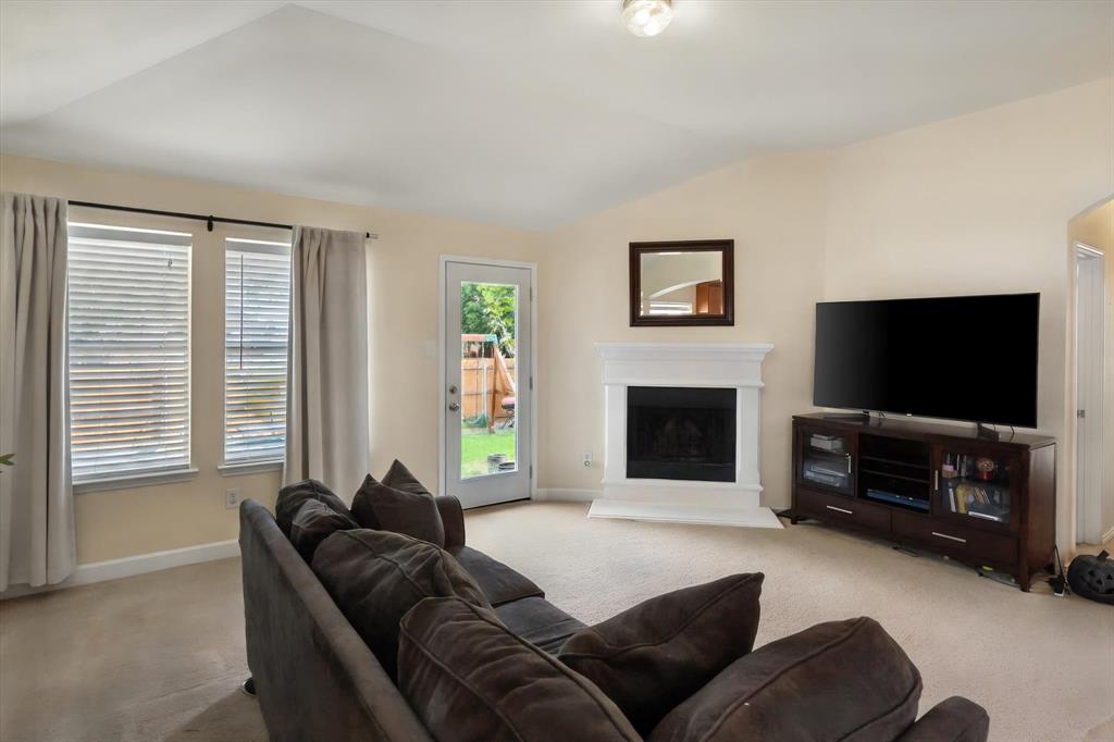8123 Tierra Del Sol Road, Arlington, TX 76002