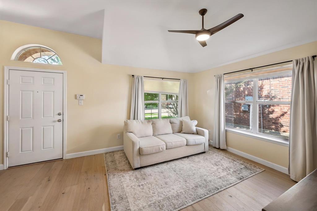 8123 Tierra Del Sol Road, Arlington, TX 76002