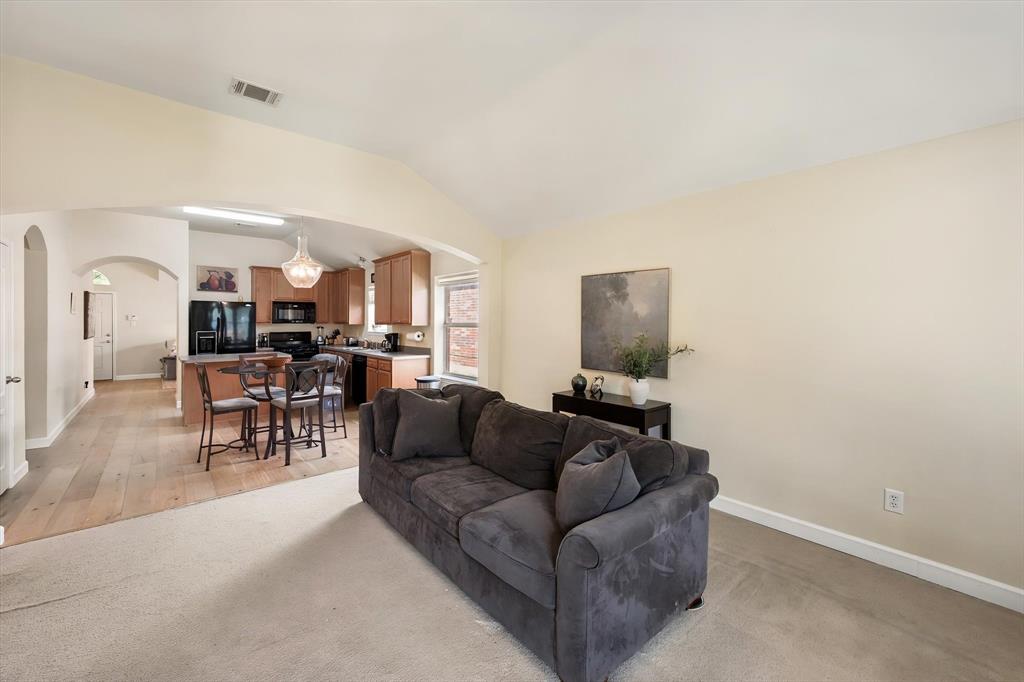8123 Tierra Del Sol Road, Arlington, TX 76002