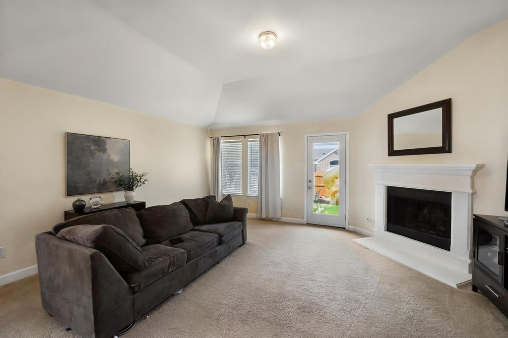 8123 Tierra Del Sol Road, Arlington, TX 76002